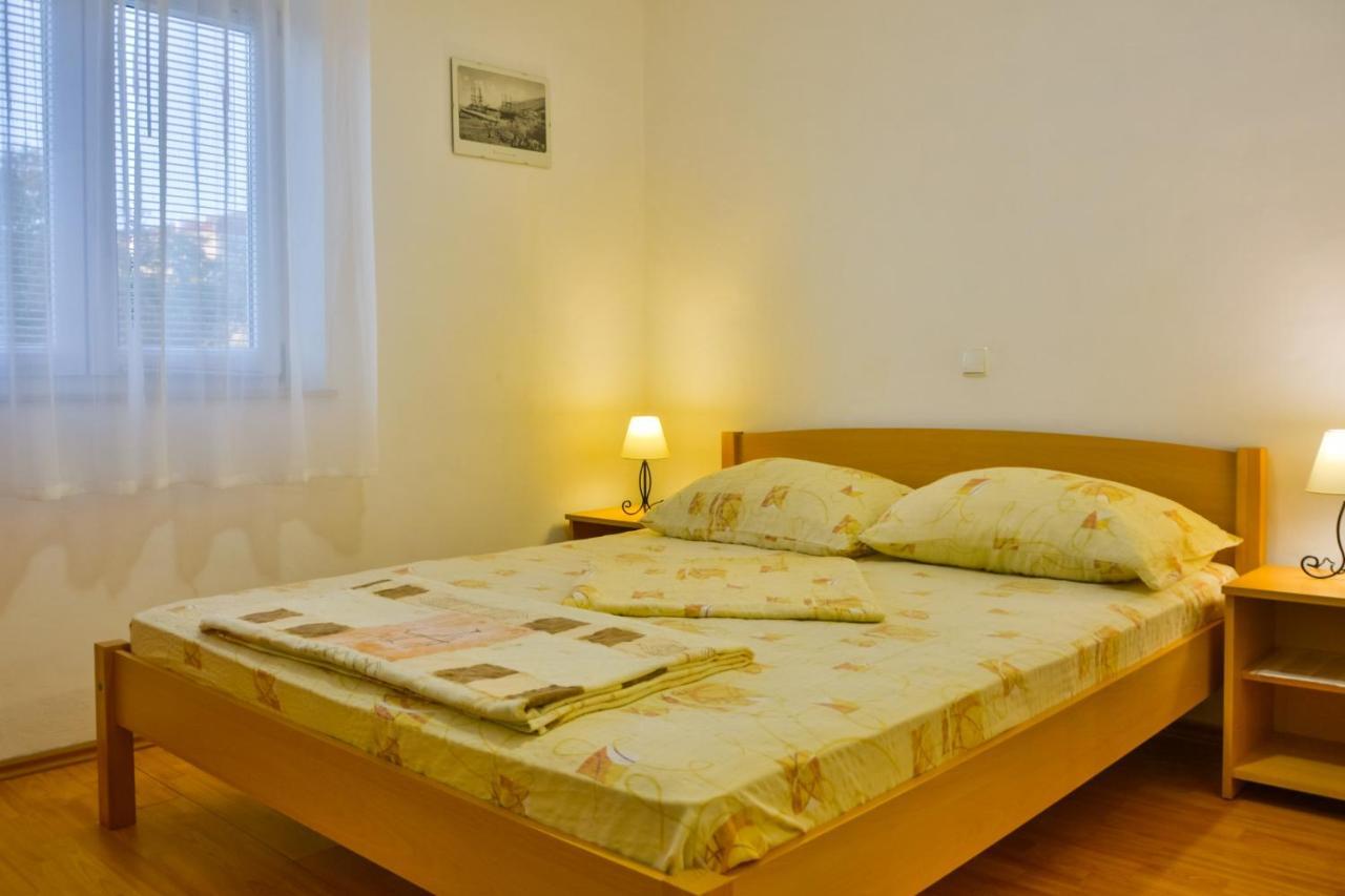 Apartments With A Parking Space Senj - 11520 Esterno foto
